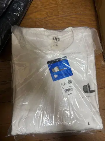 유니클로 KAWS 카우스 콜라보 맨투맨