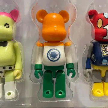 베어브릭 플래그 인도 개봉 완료