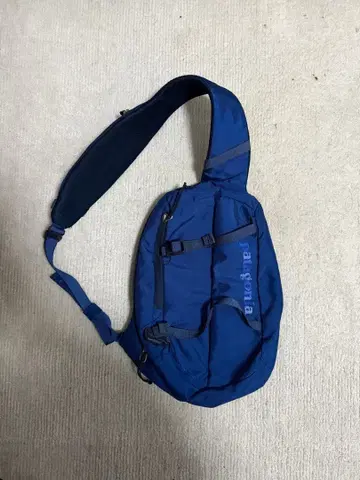 새상품급 파타고니아 Atom Sling 8L 숄더백