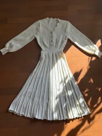 아이보리 긴팔 니트 원피스