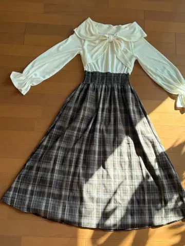 화이트 니트 체크 무늬 롱 원피스