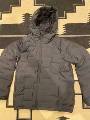 유니클로 퍼프 테크 후드티 블랙