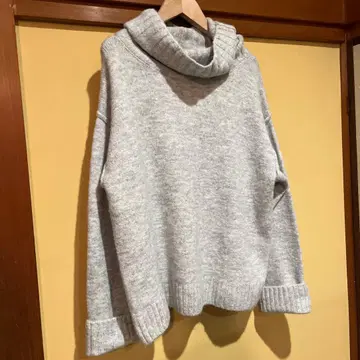 개럴개런트 새상품급 두툼한 터틀넥 와이드 디자인 긴팔 니트