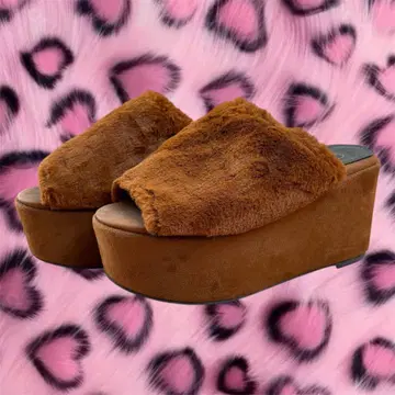 하이픈월드 갤러리 통굽 퍼 샌들 브라운 L