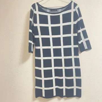 네이비와 화이트 체크 무늬 7부 소매 티셔츠