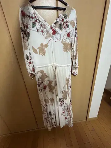 꽃무늬 V넥 긴팔 롱 원피스