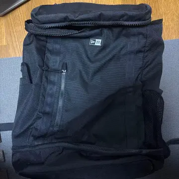 블랙 백팩 메쉬 포켓 부착