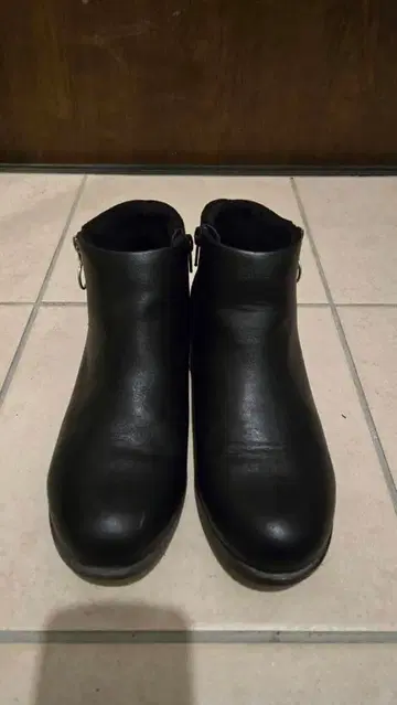 블랙 지퍼 숏부츠