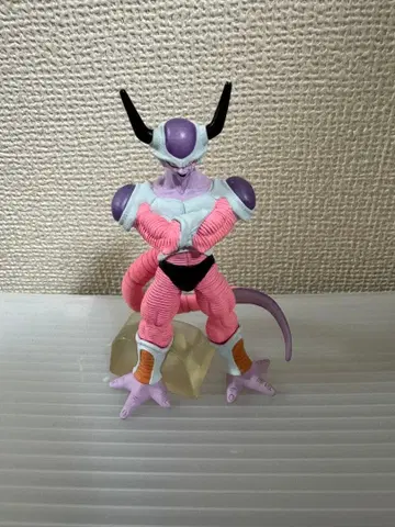 드래곤볼 피규어 가챠 HG 프리저 제2형태