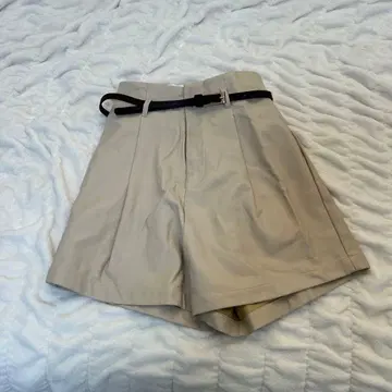 INGNI 베이지 인조 가죽 숏팬츠 브라운 벨트 포함