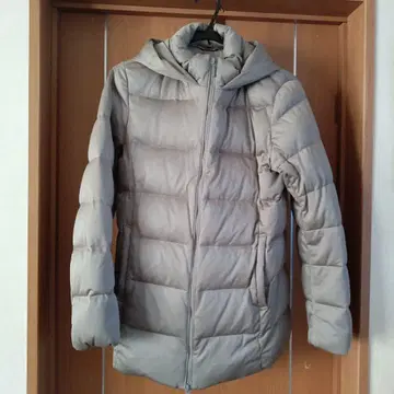 UNIQLO 그레이 후드 부착 다운 자켓