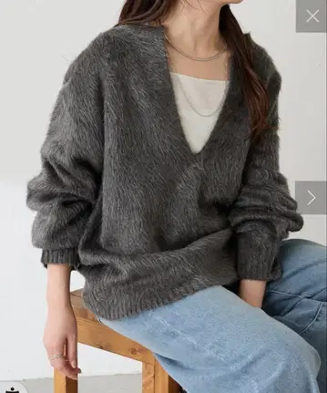 콜라주 개럴개런트 에어리 깊은 V넥 니트