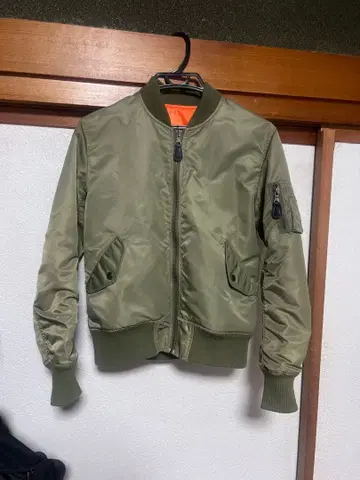 MA-1 스타일 자켓 올리브 그린