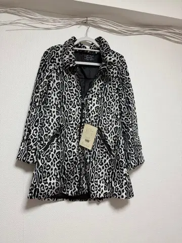 레오파드 화이트 x 블랙 코트 무루아 murua