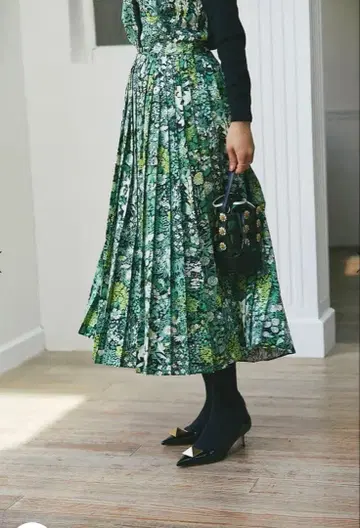 택 포함 새상품 세븐틴 SEVENTEN 프린트 플리츠 스커트 그린