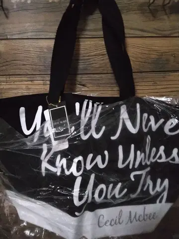 CECIL McBEE 로고 토트