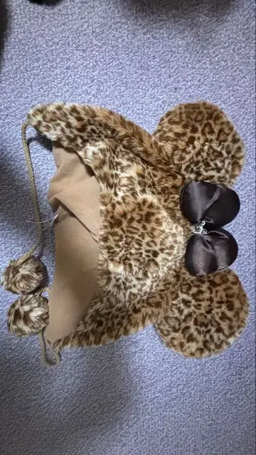 레오파드 무늬 퍼 모자 다크 브라운 리본 포함