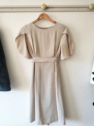 BEAMS M 베이지 반팔 원피스 (포멀)