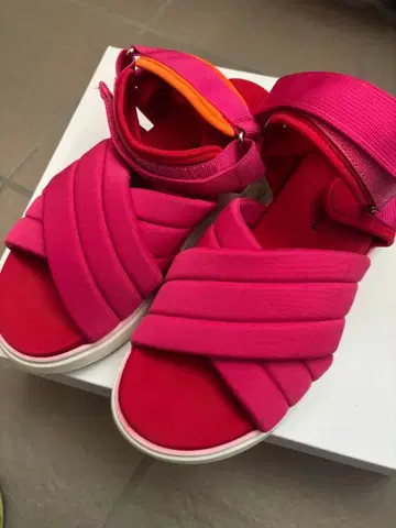 핑크 스포츠 샌들 에어 밑창 포함