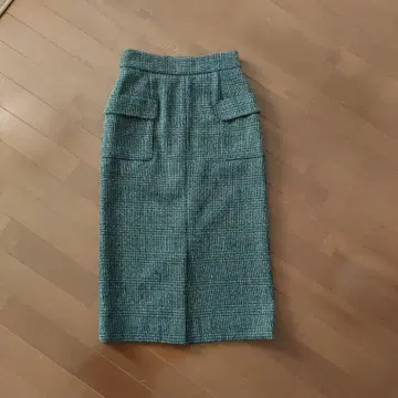 그린 레이블 릴랙싱 그레이 계열 체크 무늬 타이트 스커트