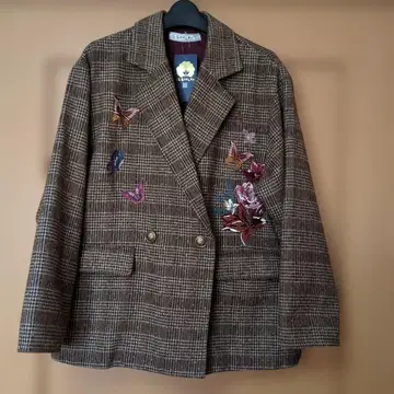 이즈스칼라 꽃나비 자수 패턴 자켓