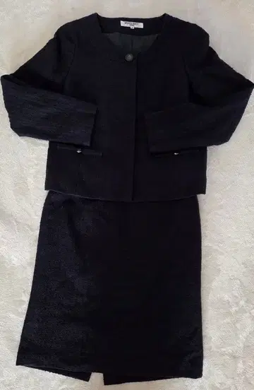 NATURAL BEAUTY BASIC 블랙 수트 M 사이즈