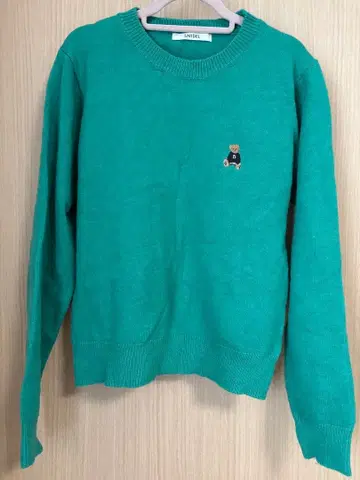SNIDEL 그린 곰 자수 니트 스웨터
