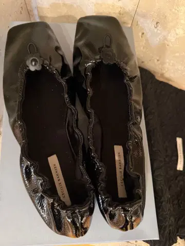 새상품 세실리 반센 블랙 플랫슈즈 41