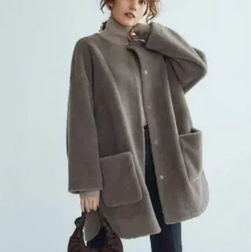 새상품급 보아 코트 Mila Owen 보아 코트 노카라