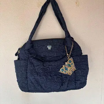 미사용 새상품 ANNA SUI 네이비 퀼팅 백 버터플라이 나비 참