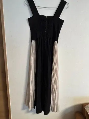 블랙/베이지 플리츠 원피스 슬리브리스 원피스 롱 원피스