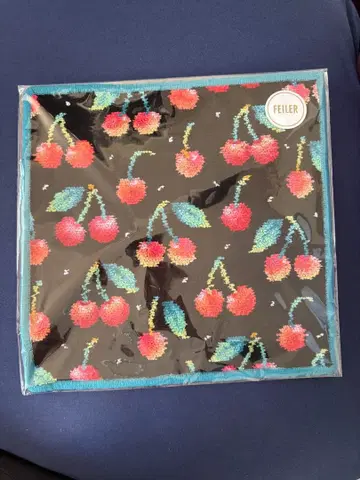 페이러 체리 도트 손수건 블랙