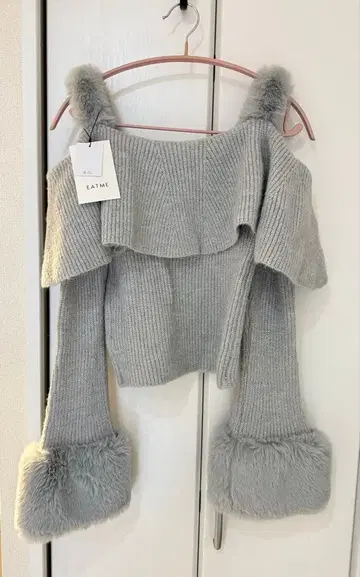 EATME 인조 모피 스트랩 오프숄더 리브 니트