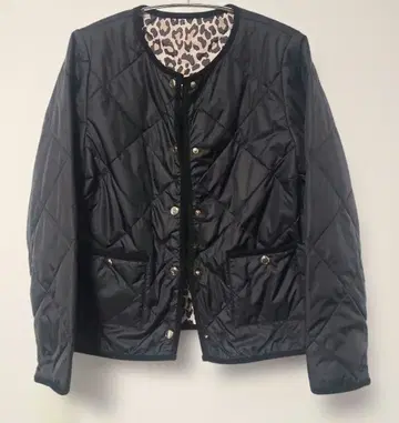 [DoCLASSE] 퀼팅 노카라 자켓 블랙 고급 레오파드 무늬