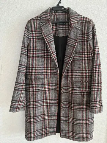 ZARA WOMAN 체크 무늬 코트 M 사이즈