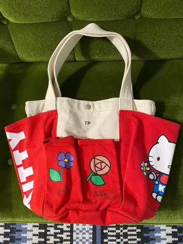 시어터 프로덕츠 헬로키티 콜라보 토트백 산리오