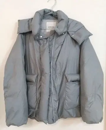 emmi 후드 부착 다운 자켓 색스 블루