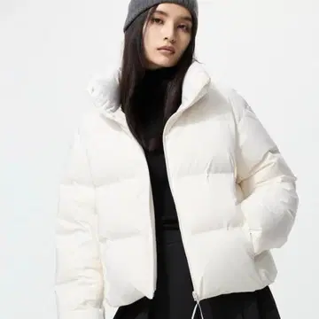 [ 미사용 새상품 택 포함 ] 유니클로 심리스 다운 숏 자켓 M 화이트