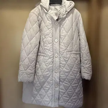 화이트 퀼팅 다운 자켓 후드 탈부착 가능 교환 버튼 1개 포함