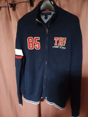 TOMMY HILFIGER 코튼 소재 집업 레터드 와펜 니트