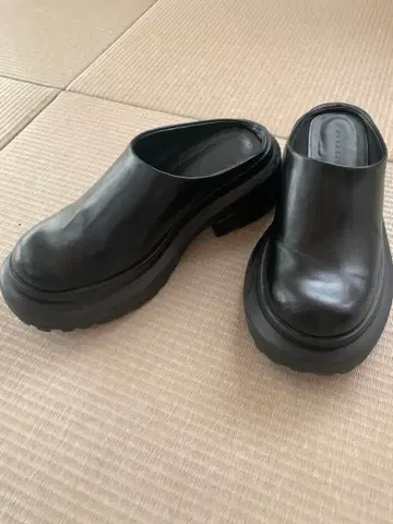 이번 시즌 인기 트렌드 크로그 사보 신발