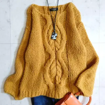 새상품급 허그아워 현행 모델 모헤어 울 케이블 짜임 니트 머스타드