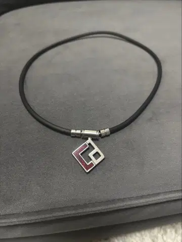 실리콘제 다이아몬드형 목걸이