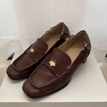 MOUSSY 스퀘어 토 로퍼 힐