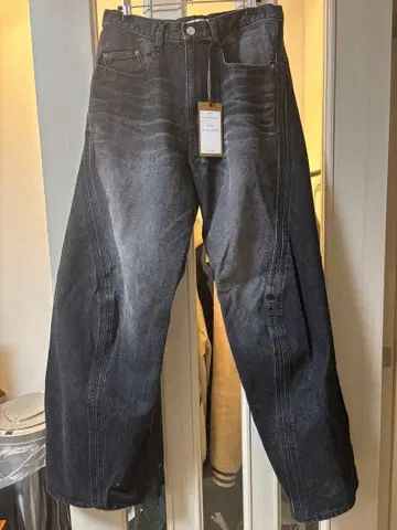 O 대리점 별주 NVRFRGT 3D TWISTED WIDE LEG