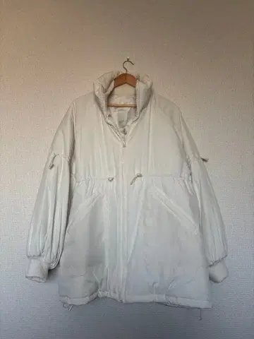 화이트 다운 자켓