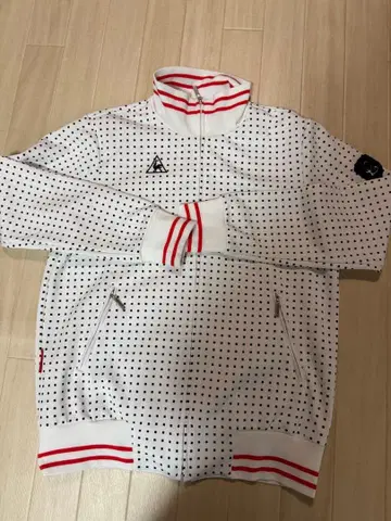 르꼬끄골프 도트 무늬 화이트 자켓