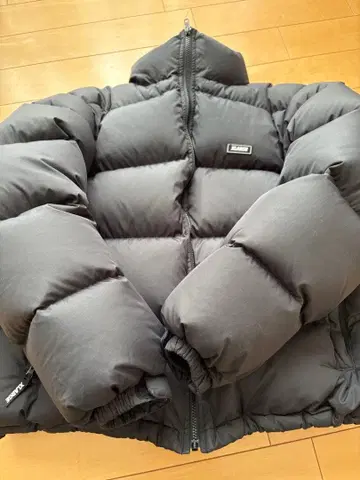 XLARGE 블랙 다운 자켓 M 사이즈