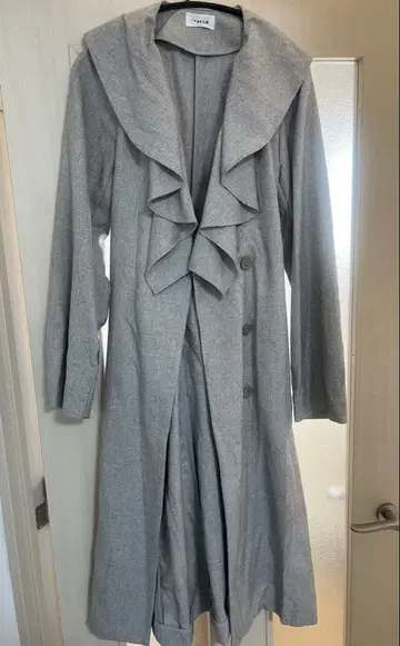 FRAY I.D 프릴 장식 그레이 코트