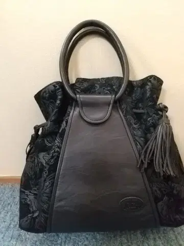 IBIZA 프린지 달린 가죽 토트백 귀여운 디자인 크리스마스 느낌!